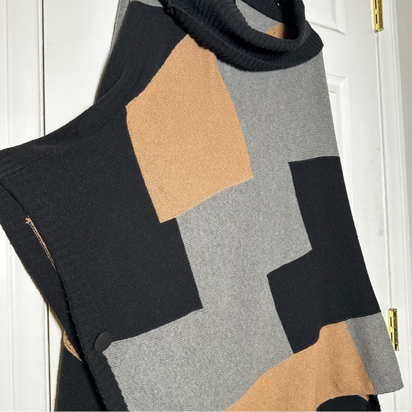 Lola Gray Knit Sweater - Picture 2 of 5